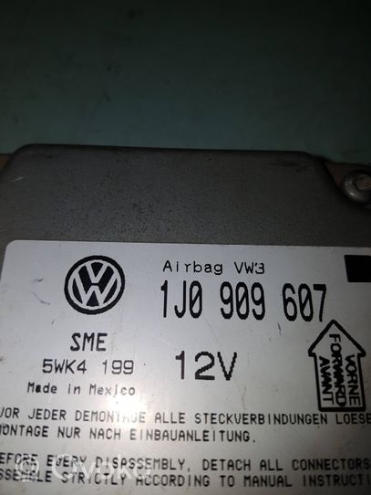 Audi A4 S4 B5 8D Oro pagalvių valdymo blokas 1J0909607