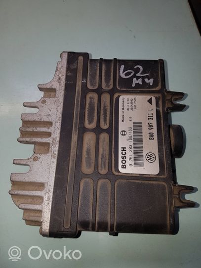 Volkswagen PASSAT B4 Sterownik / Moduł ECU 8A0907311L