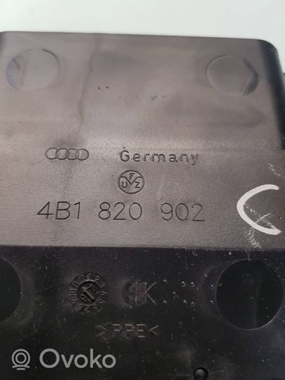 Audi A6 S6 C5 4B Kojelaudan sivutuuletussuuttimen kehys 4B1820902