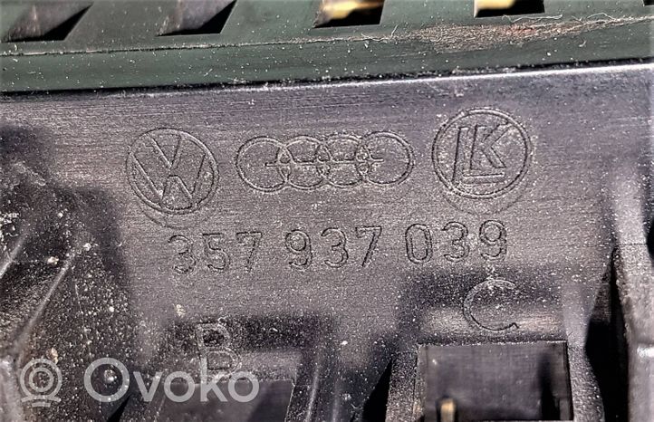 Volkswagen Vento Set scatola dei fusibili 357937039