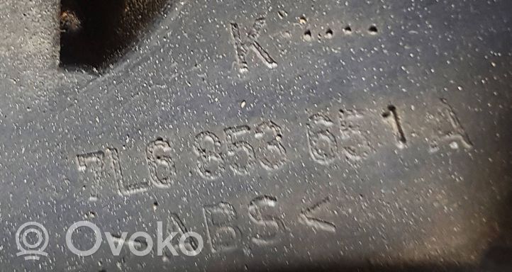 Volkswagen Touareg I Etupuskurin ylempi jäähdytinsäleikkö 7L6853651a