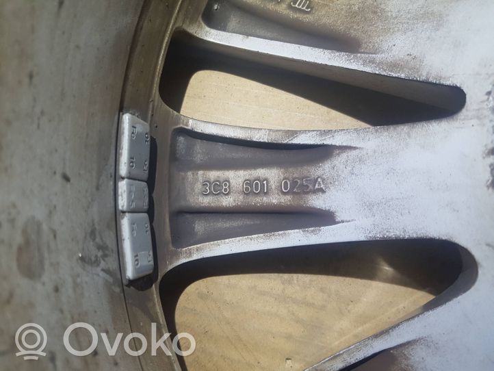 Volkswagen PASSAT B7 Felgi aluminiowe R17 3C8601025A