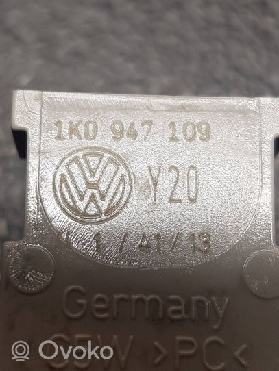 Volkswagen PASSAT B7 Kitas salono žibintas 1K0947109