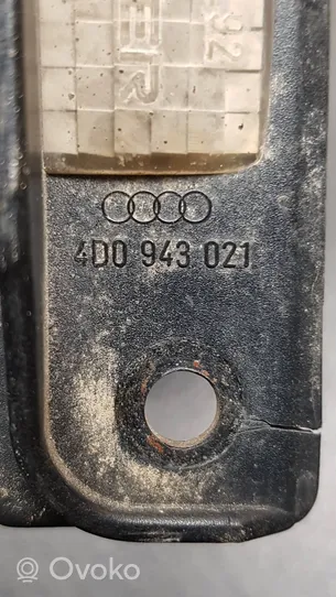 Audi A8 S8 D2 4D Lampa oświetlenia tylnej tablicy rejestracyjnej 4D0943021