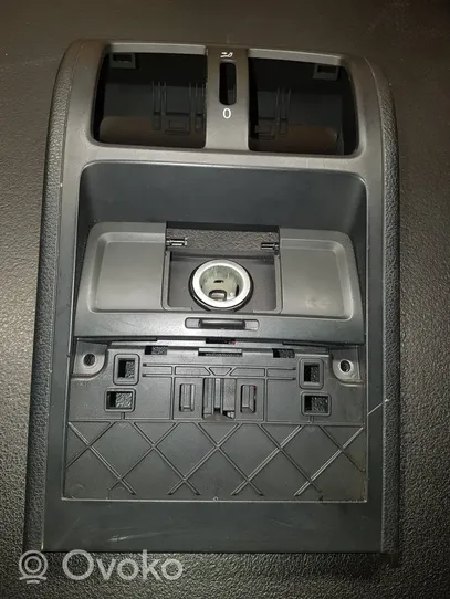 Volkswagen PASSAT B6 Panel gniazda zapalniczki deski rozdzielczej 3C0864376