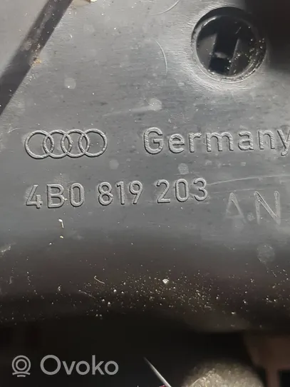 Audi A6 S6 C5 4B Takaosan ilmakanavan tuuletussuuttimen ritilä 4B0819203