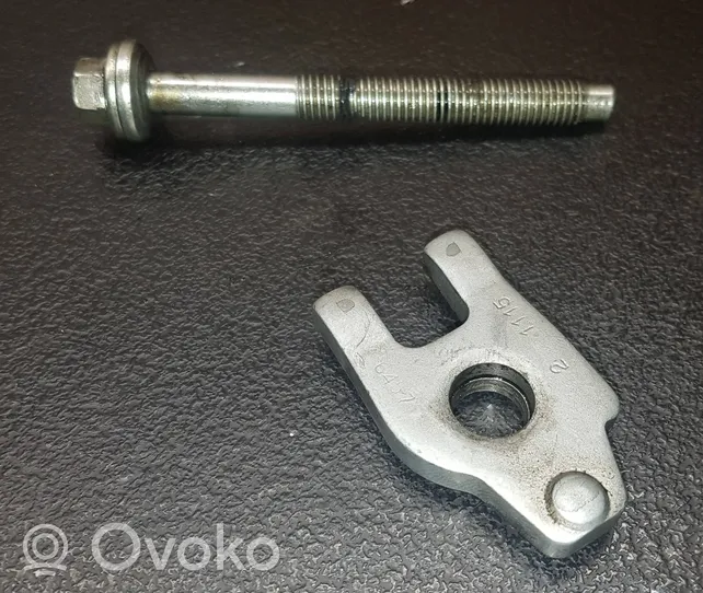 Nissan X-Trail T32 Support de pince d'injecteur de carburant 