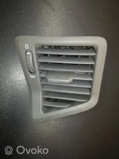 Volvo V70 Centrālais gaisa ventilācijas režģis 3409373