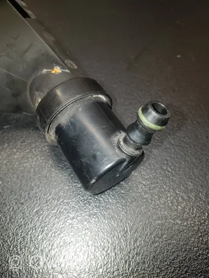 Volkswagen Touran I Headlight washer spray nozzle 1T0955978