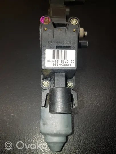 Audi A4 S4 B5 8D Fensterhebermotor Tür vorne 119024114