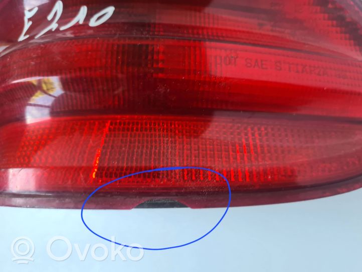 Mercedes-Benz E W210 Luci posteriori A2108205481