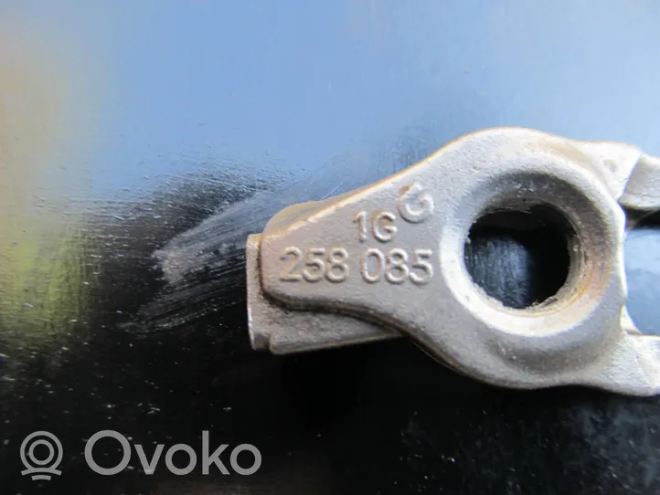 Peugeot 508 Fuel Injector clamp holder 258085