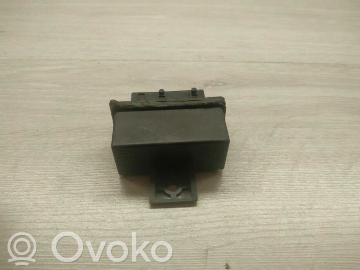 240107 Peugeot 307 Fuel pump relay, 11.24 € RRR