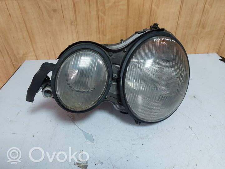 Mercedes-Benz E W210 Osłona żarówki lampy przedniej 14434500