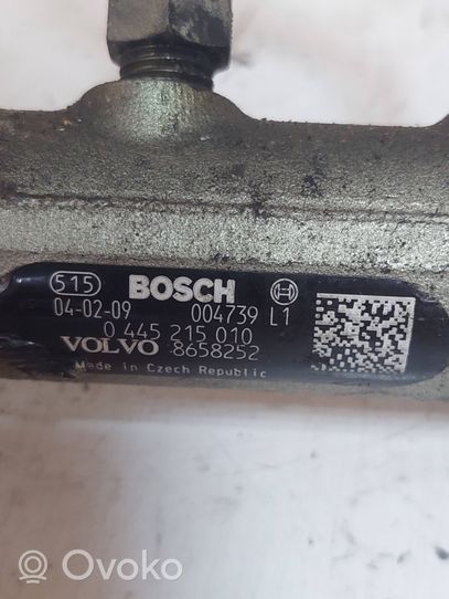 Volvo XC70 Listwa wtryskowa 8658252