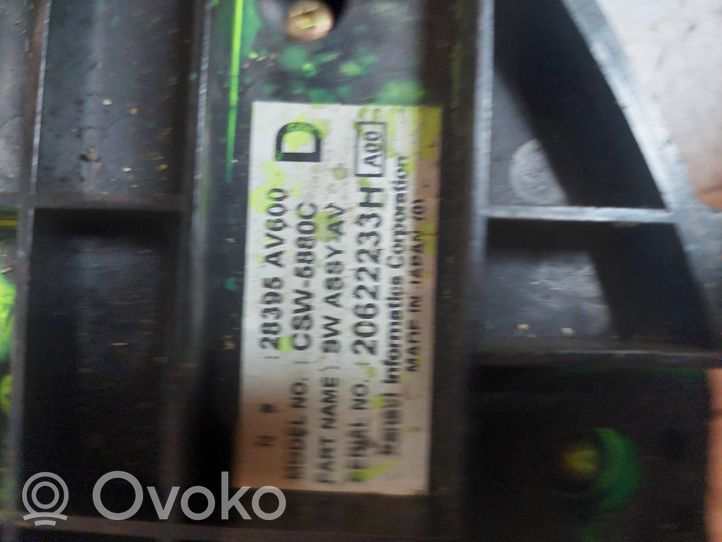 Nissan Primera Konsola środkowa / Radio / GPS 28395AV600