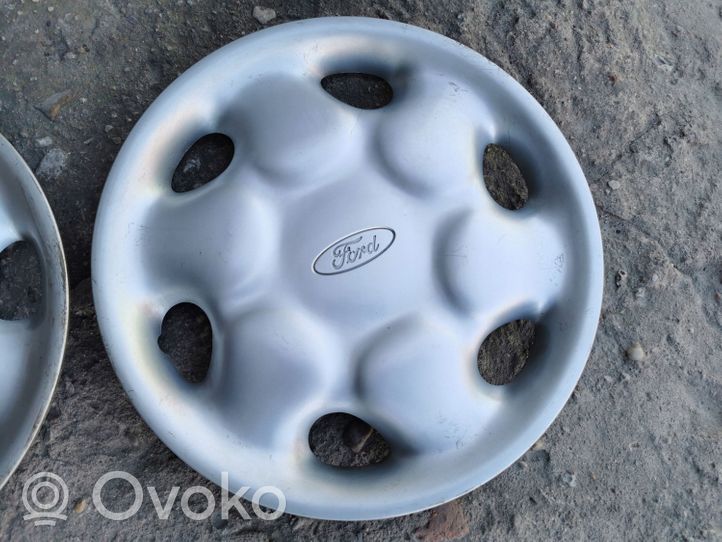 Ford Escort R14 wheel hub/cap/trim 93AB1130CA