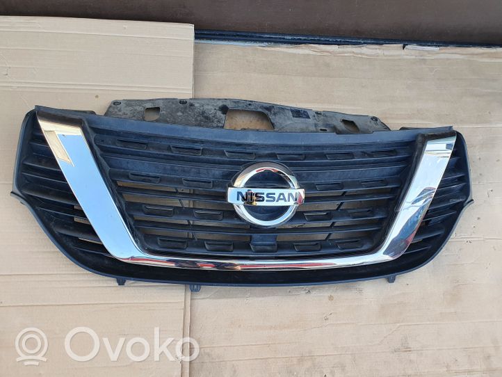 Nissan NP300 Grille calandre supérieure de pare-chocs avant 623109057R