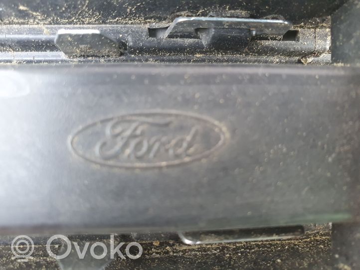 Ford Fiesta Grotelės viršutinės C1BB17B968A