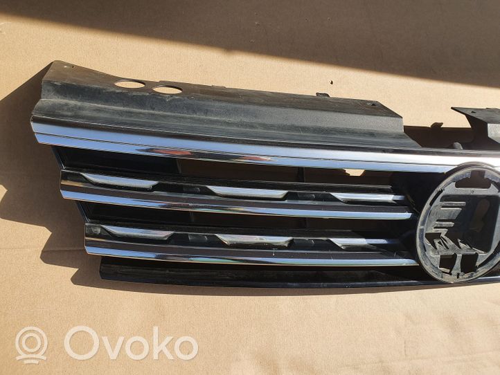 Volkswagen Tiguan Grille calandre supérieure de pare-chocs avant 5NA853653B