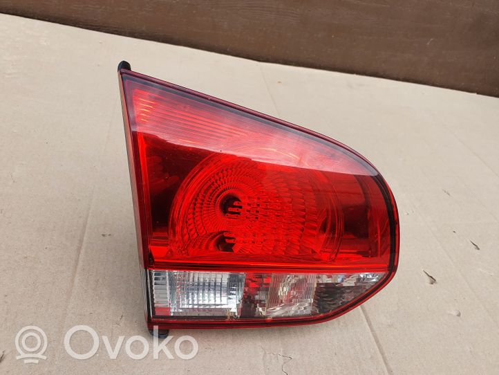 Volkswagen Golf VI Lampy tylnej klapy bagażnika 5K0945093AB