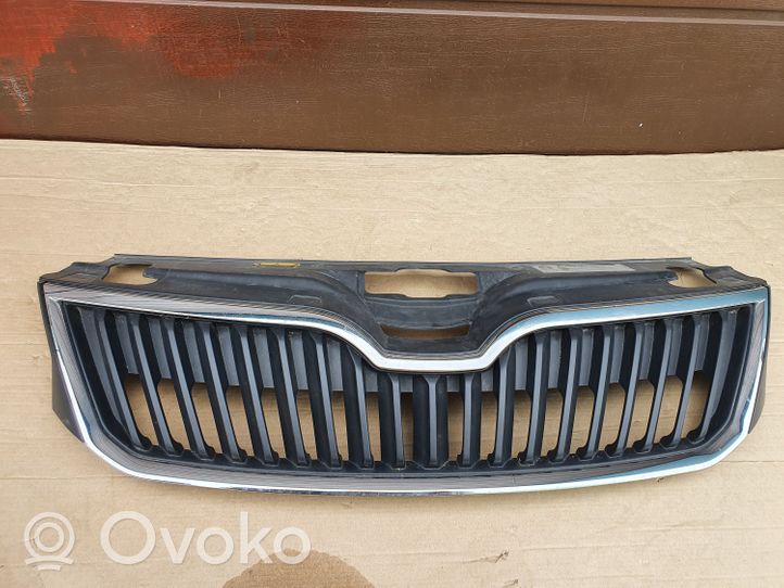 Skoda Rapid (NH) Maskownica / Grill / Atrapa górna chłodnicy 5JA853668