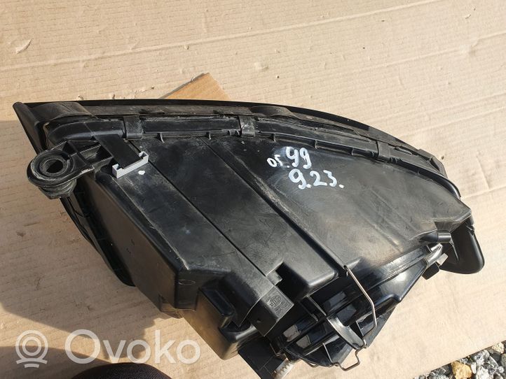 Audi A2 Lampa przednia 8Z0941003