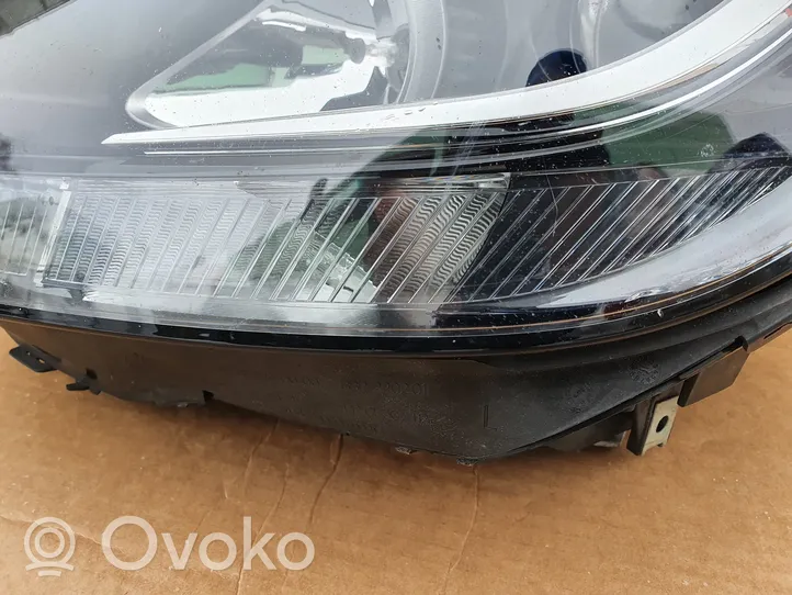 Mercedes-Benz SLK R172 Lampa przednia A1729061101