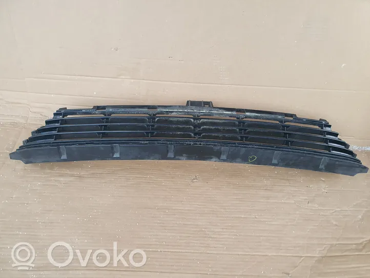 Toyota Auris E180 Unteres Gitter dreiteilig vorne 5311202680