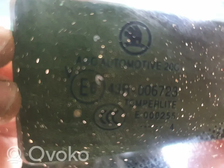 Skoda Octavia Mk3 (5E) Szyba karoseryjna tylna 5E9845297