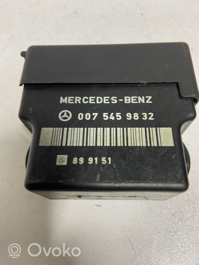 Mercedes-Benz E W124 Hehkutulpan esikuumennuksen rele 0075459832