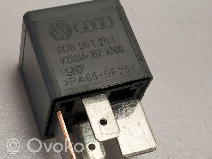 Volkswagen PASSAT B5 ABS relay 8D0951253