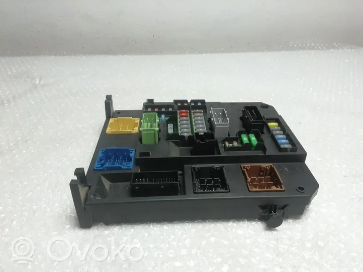 Citroen DS4 Ramka / Moduł bezpieczników 980668798001