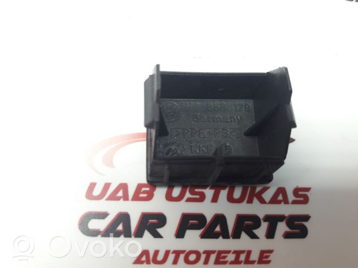 Volkswagen Golf III Kiti jungtukai/ rankenėlės/ perjungėjai 1H0858178