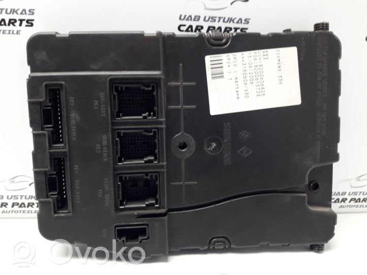 Renault Megane II Module de fusibles 8200606825