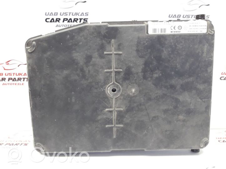 Renault Megane II Module de fusibles 8200306435