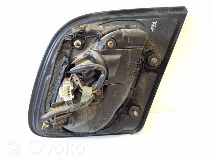 Nissan Almera Luci posteriori del portellone del bagagliaio 4728B