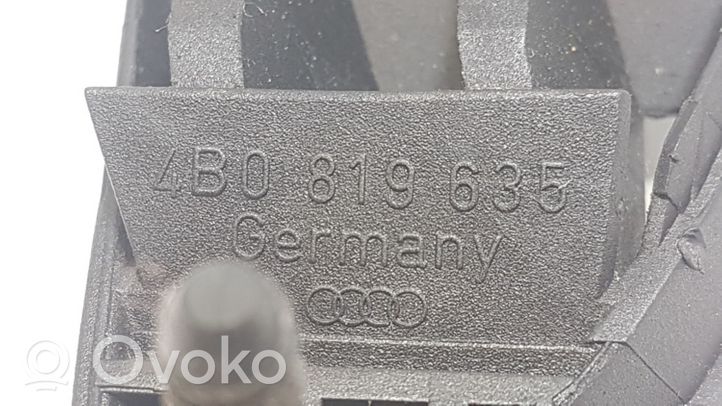 Audi A6 S6 C5 4B Centrinės oro grotelės 4B0819635