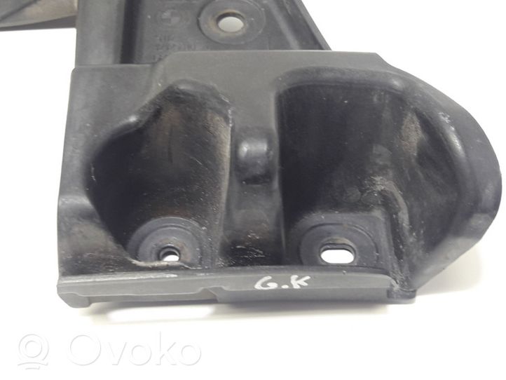 BMW X3 E83 Staffa angolare del supporto di montaggio del paraurti 12125310