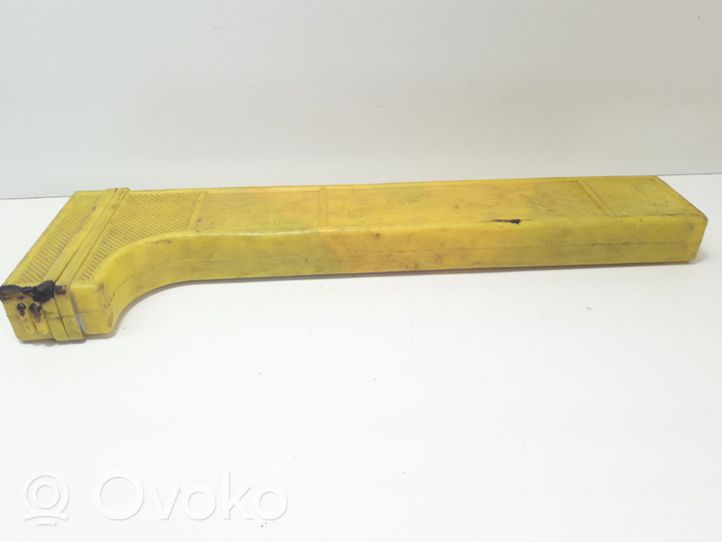 Volvo S70  V70  V70 XC Triangle d'avertissement 27R0392051