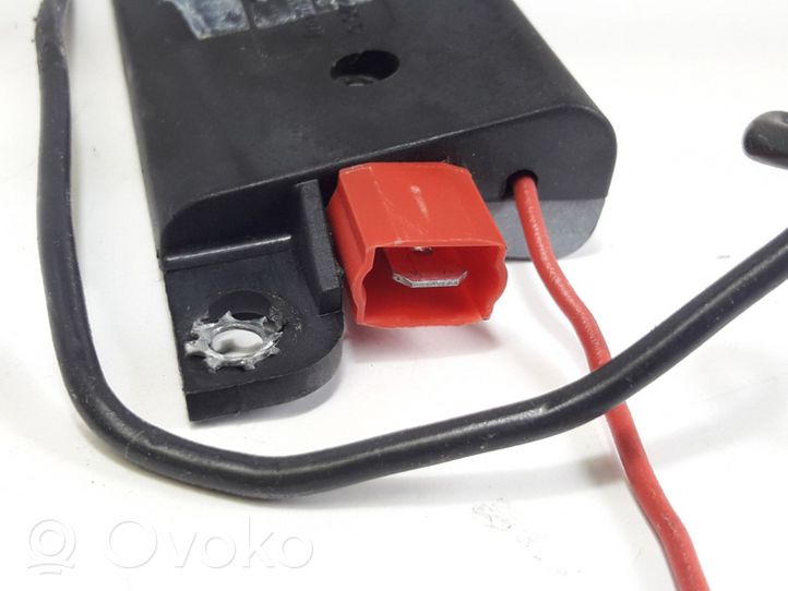 Audi 80 90 B3 Antenos stiprintuvas 893035225G