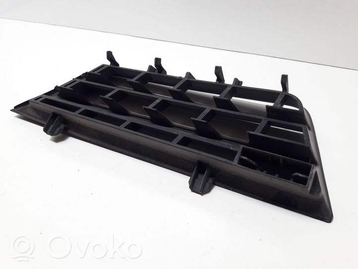 Renault Megane II Maskownica / Grill / Atrapa górna chłodnicy 8200114157