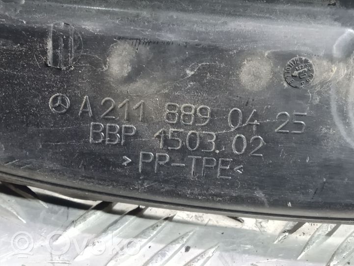 Mercedes-Benz E W211 Rivestimento dell’estremità del parafango A2118890425