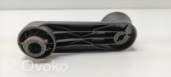 Opel Astra G Rear door window winding handle 90247150