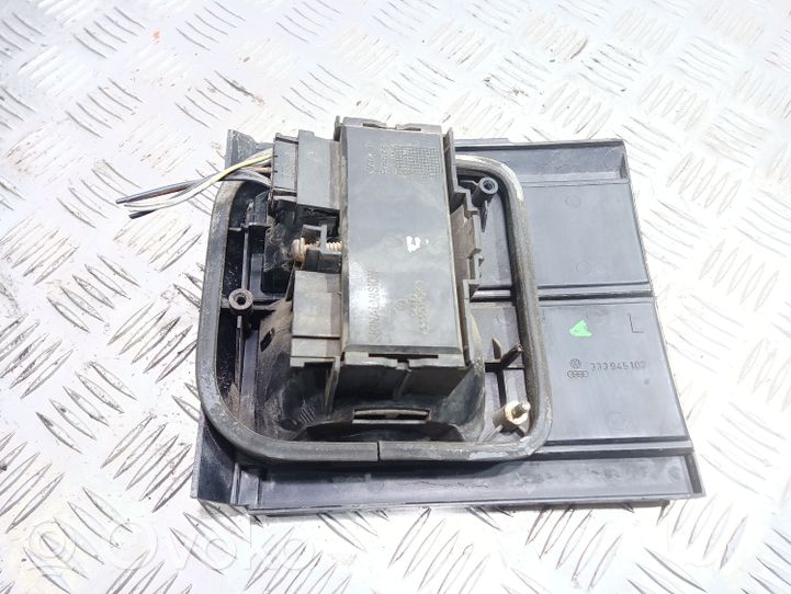 Volkswagen PASSAT B3 Luci posteriori del portellone del bagagliaio 333945107