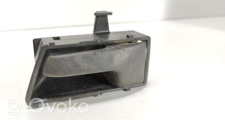 Volkswagen Jetta II Klamka wewnętrzna drzwi przednich 321837235A