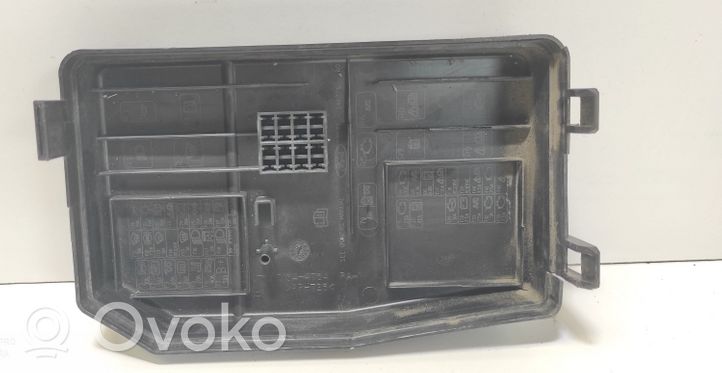 Ford Mondeo Mk III Fuse box cover 2S7T14A076AD