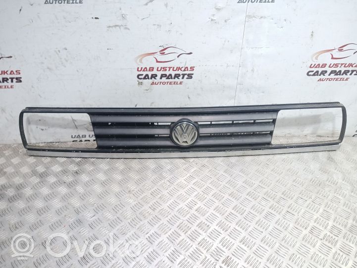 Volkswagen Golf II Grille calandre supérieure de pare-chocs avant 165853653E