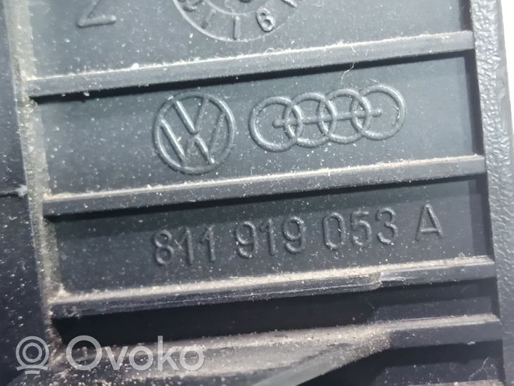 Audi 80 90 B2 Kojelaudan kehys 811919053A