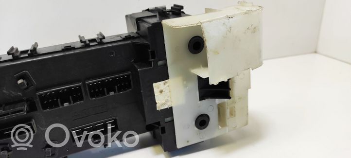 KIA Clarus Module de fusibles OK9AC67560A